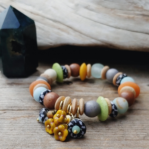 SALE!! "Floral my World" Essential Oil Diffuser Bracelet Issabeau Jewelry - Picture 9 of 9